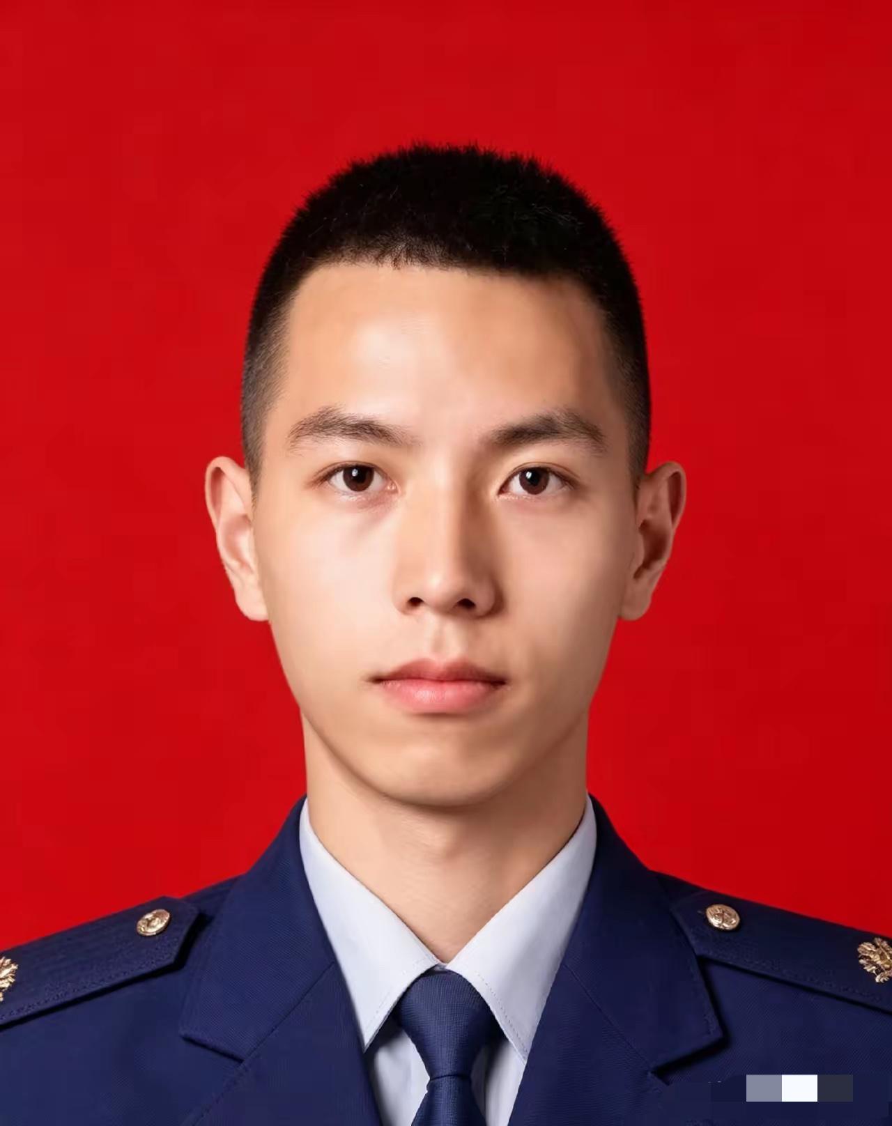 张佳港，男，汉族，1997年4月出生，江西分宜人，中共党员，新余市分宜县岭北东路