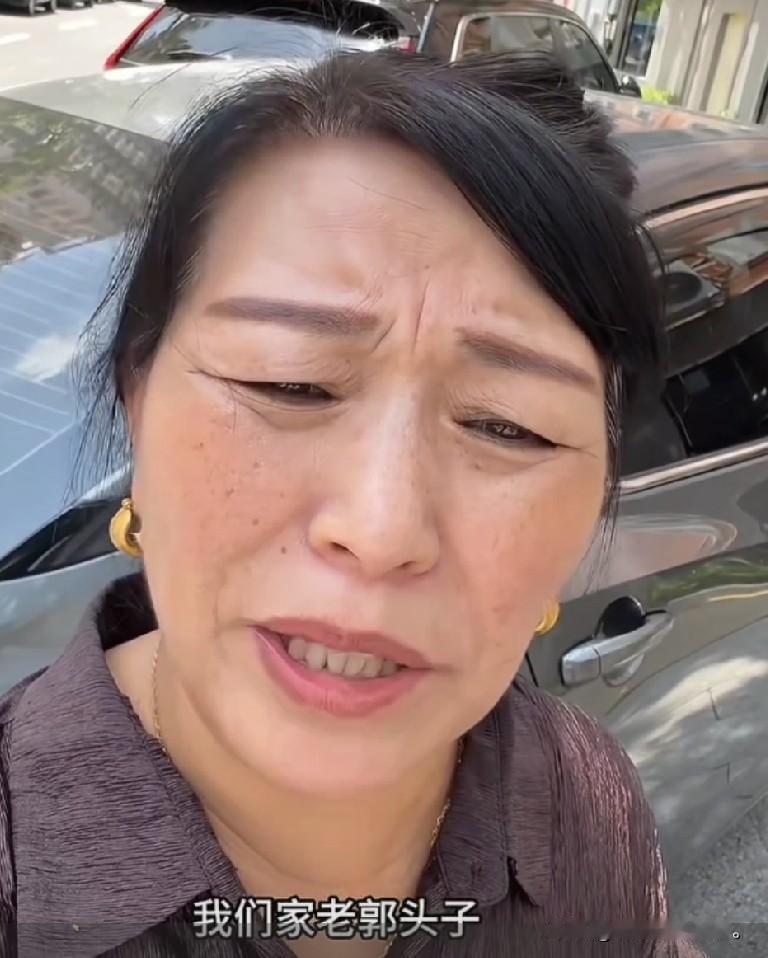 小故事！
    老郭头 一到广州，就给王金刚打电话，叫她 马上来广州，王金刚说