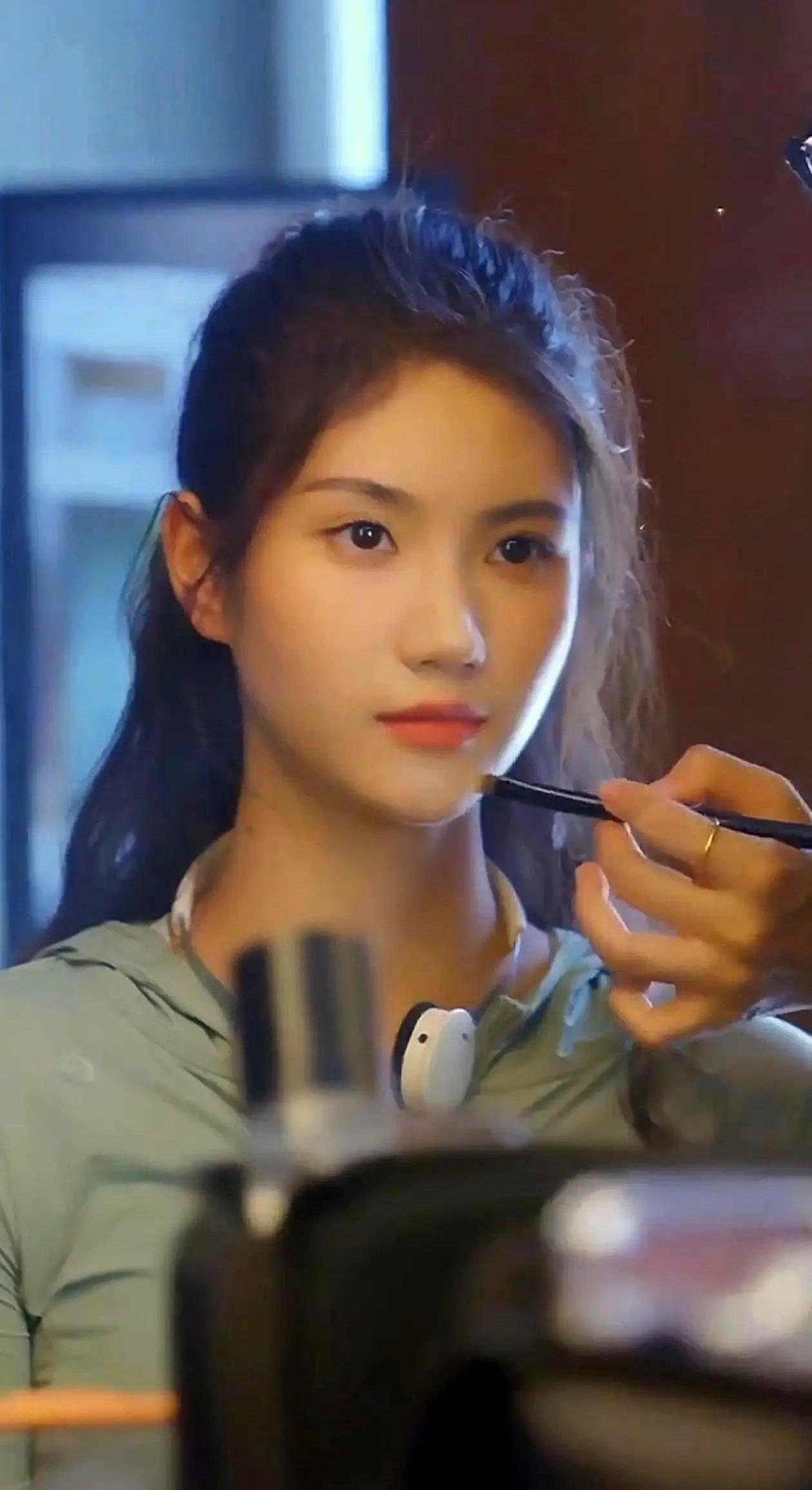 夏思凝这次全运会100米栏决赛拿了银牌，13.15秒比预赛还快，离个人最好就差0