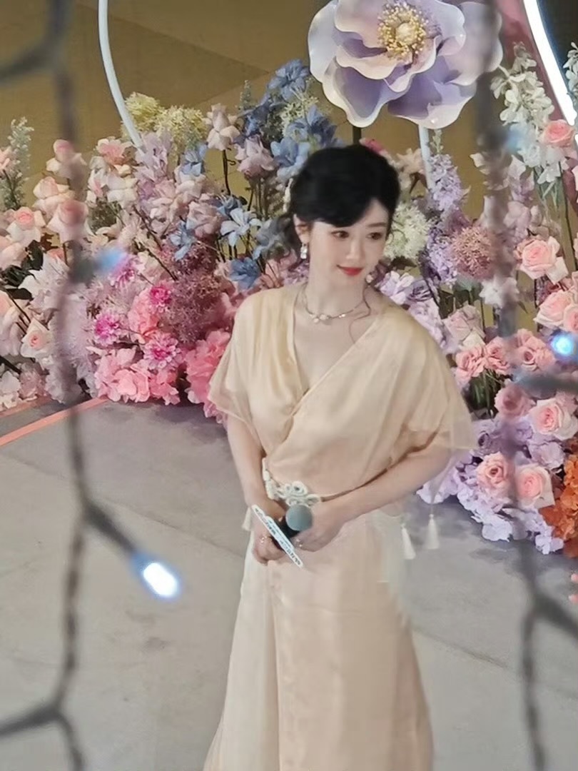 这是哪个站姐拍的，把杨紫的鲜活感拍出来了，好美😻 