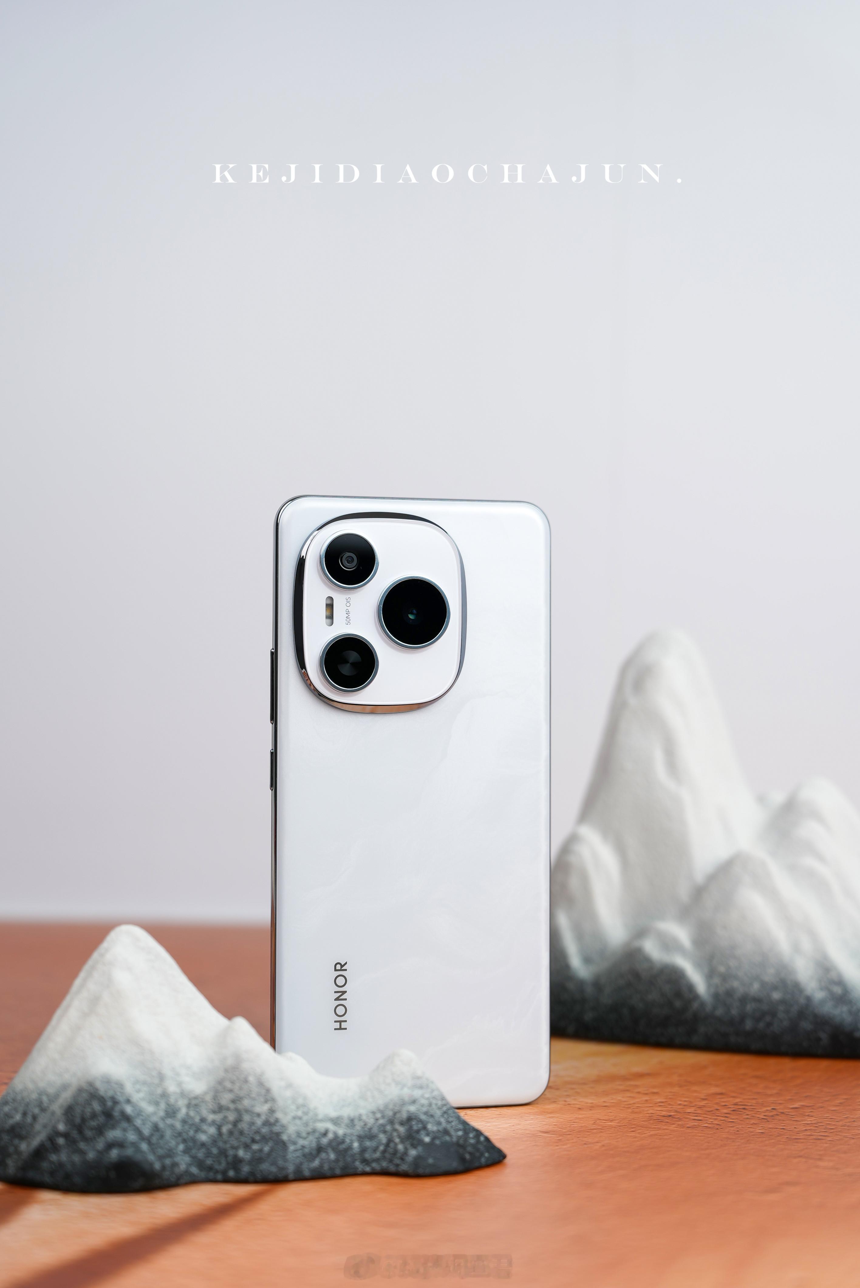 iPhone将提醒相机镜头脏了刚刚发的上一条夹了，太难了，荣耀 Power的雪原