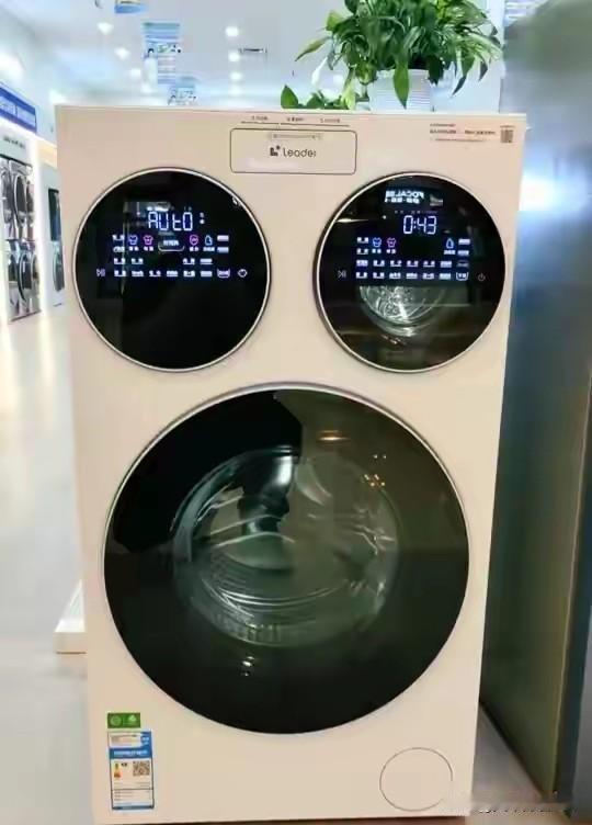 三口之家：婴儿衣、内衣、外套、校服一堆；
独居青年：小件多、大件少，用大舱不划算