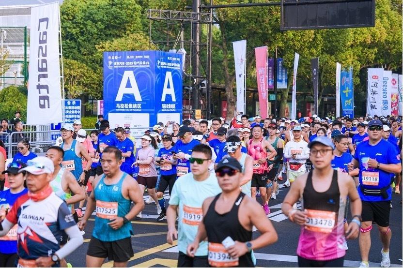跑过西湖的风，踩过杭马的赛道，才知道什么叫“唯跑者，一直向前” 今天镜头下的每一