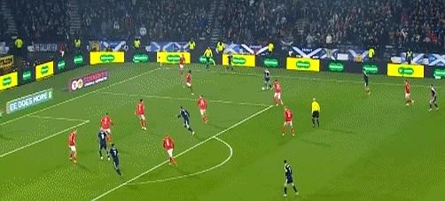 苏格兰这场球踢得真带劲，4比2干掉丹麦，关键是进的球一个比一个横。麦克托米奈的倒