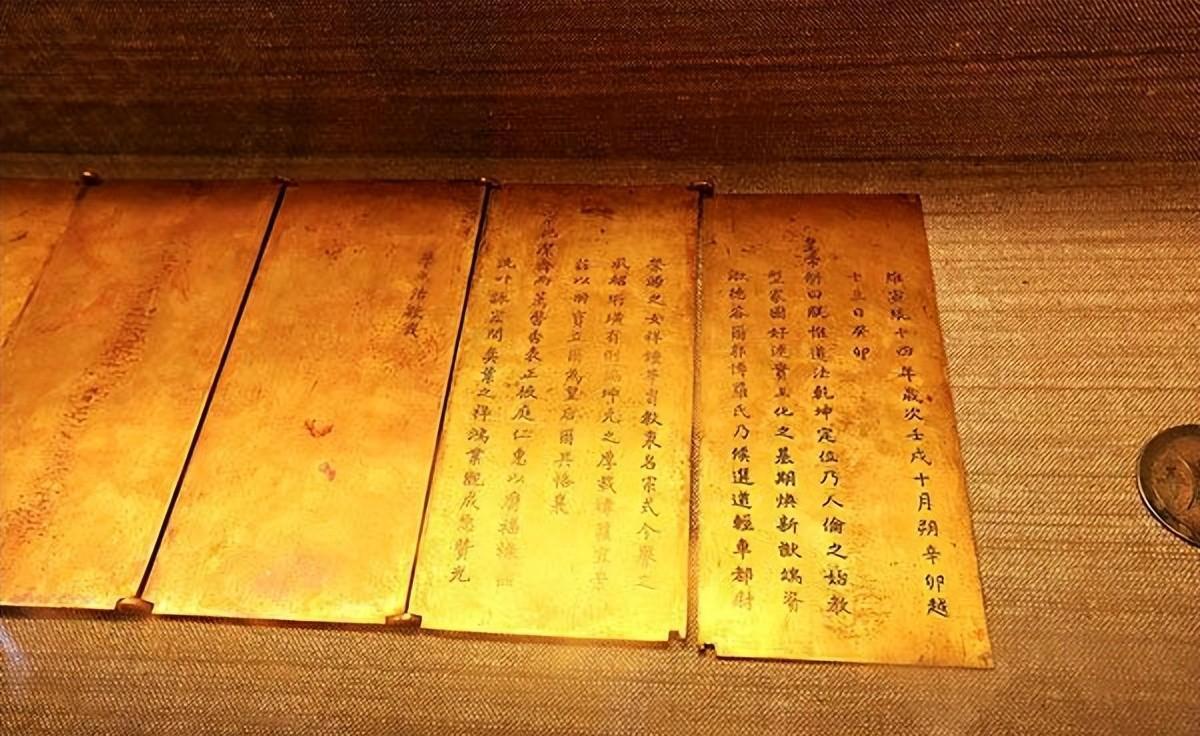 在中国封建社会的帝制时代，有一种神秘的文书被称为圣旨，它犹如皇帝的化身，一言九鼎