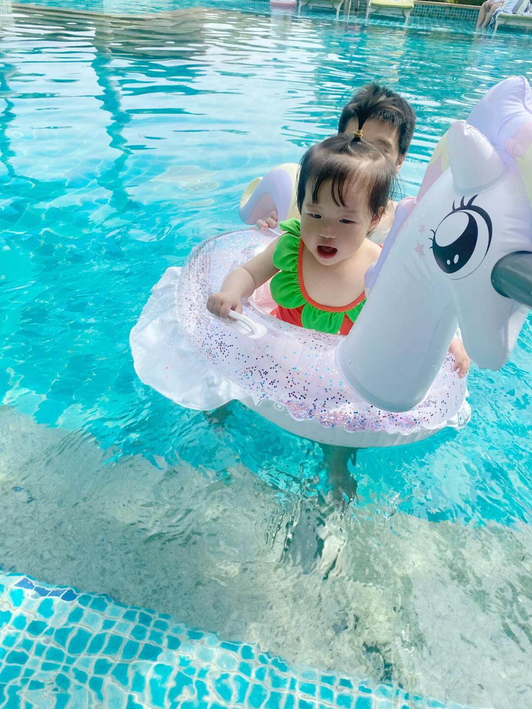 奶呼呼的人类幼崽