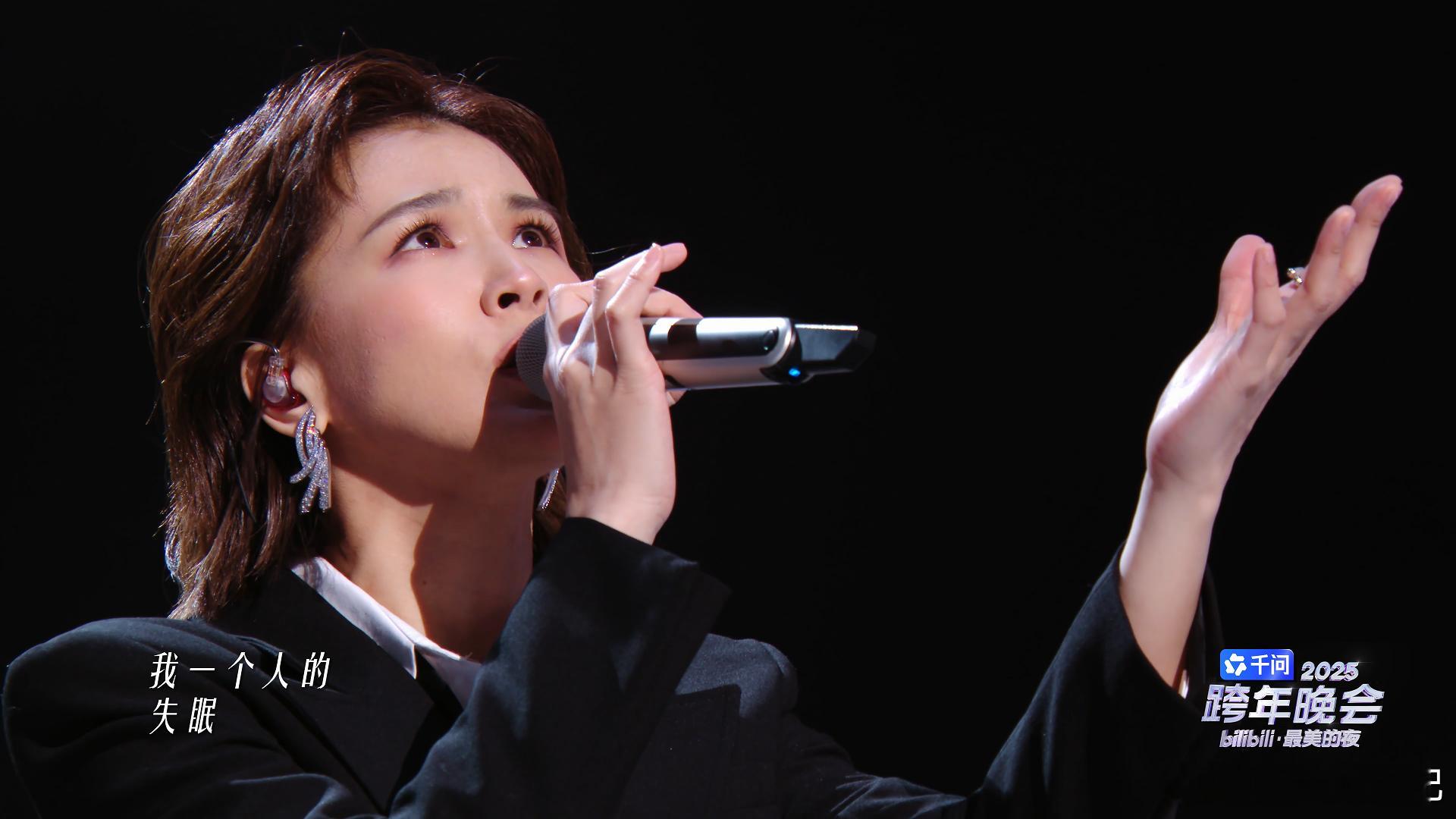 千问导演了反方向的钟 千问在 B 站跨晚的作品太惊艳！《反方向的钟》靠 AI 报