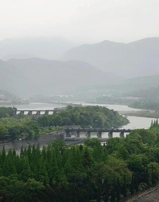 刷爆全网的都江堰，我只get到了一个核心功能：重启人生！

真正的治愈，是让时间