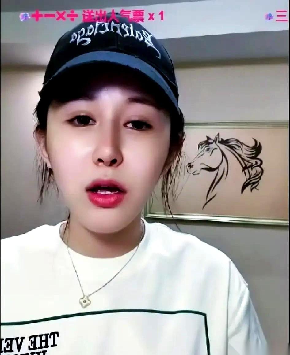 主播虎牙娜，手里刚攥热从木森大舞台拿下的那一百万冠军奖金，网线那头，已经炸了锅。