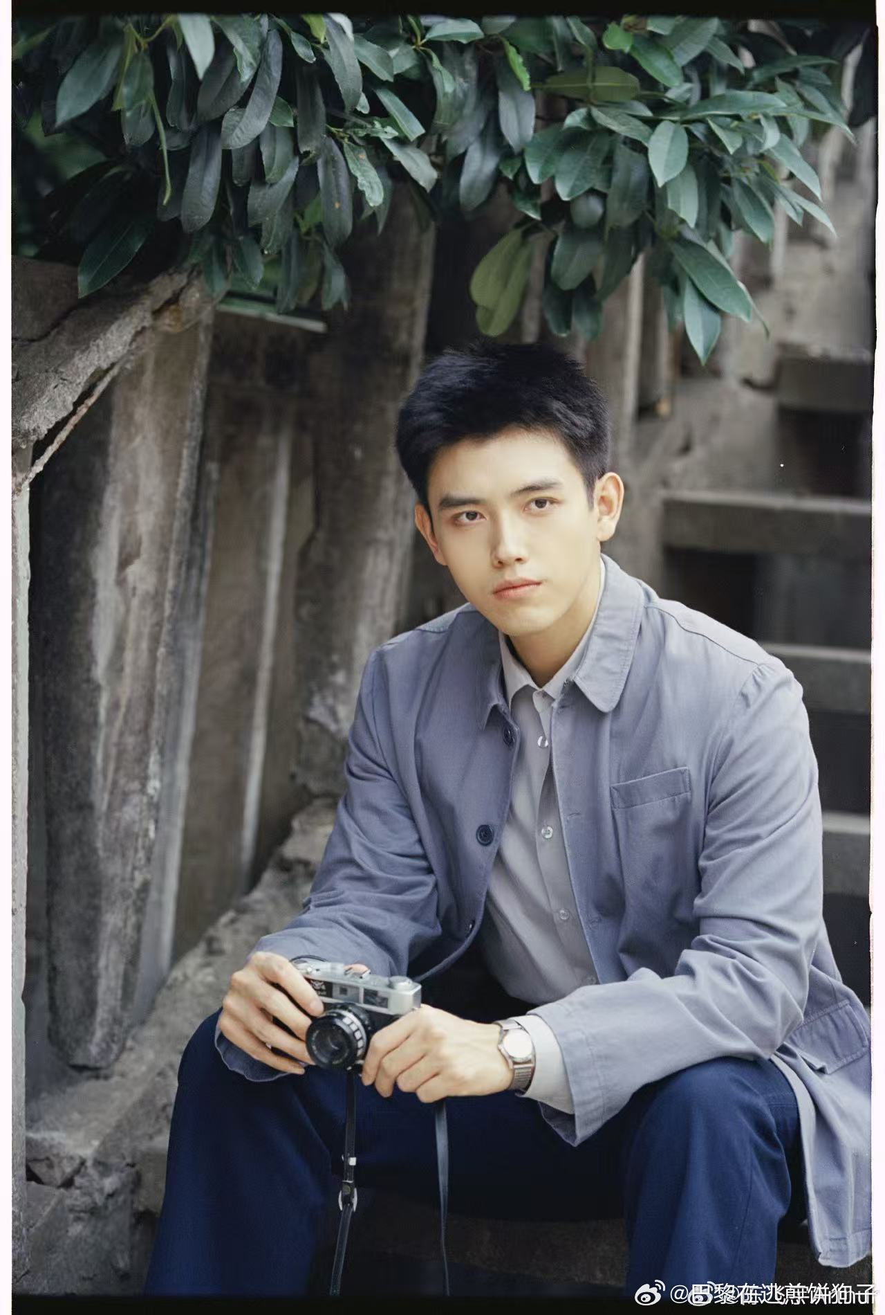 陈飞宇语音电台告别方穆扬陈飞宇纯真年代的爱情收官从角色里彻底走出来，需要时间吧。