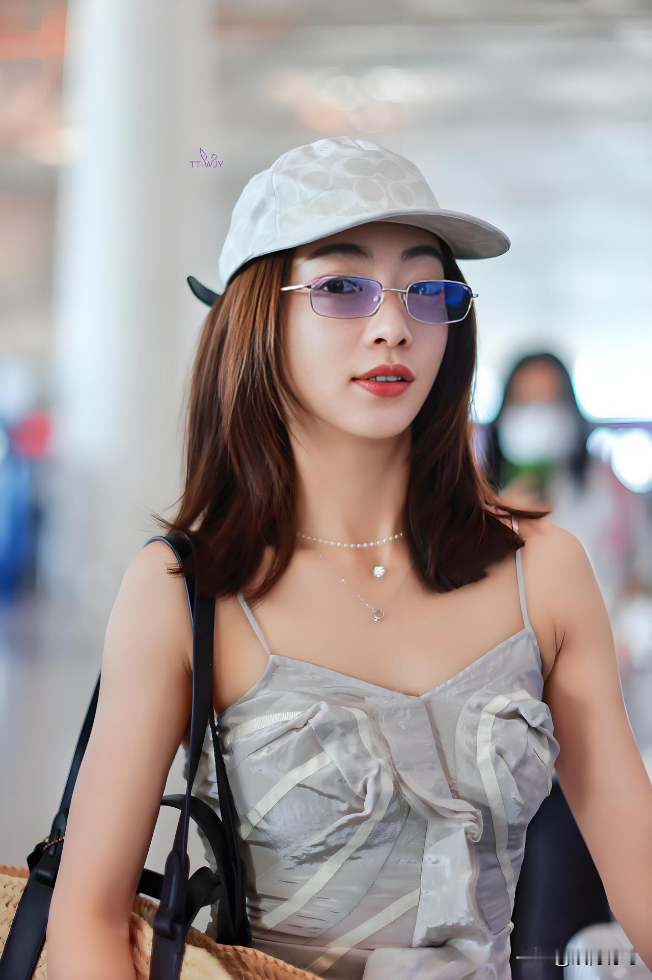 【于正放话吴谨言5月强势复出！网友：这次能打破“消失女主”魔咒吗？】吴谨言复出延