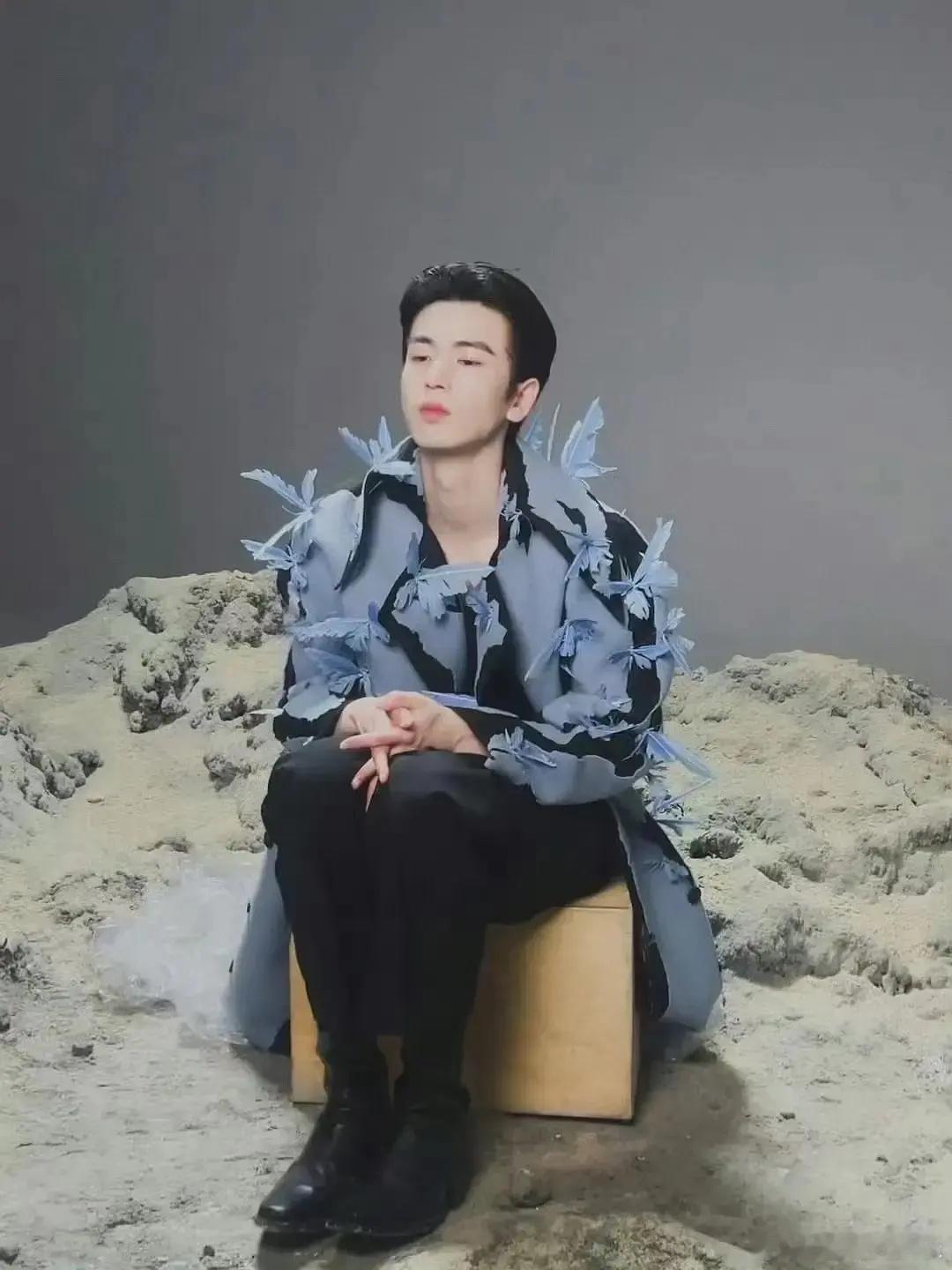 张凌赫什么时候变得油腻腻了 ​​​