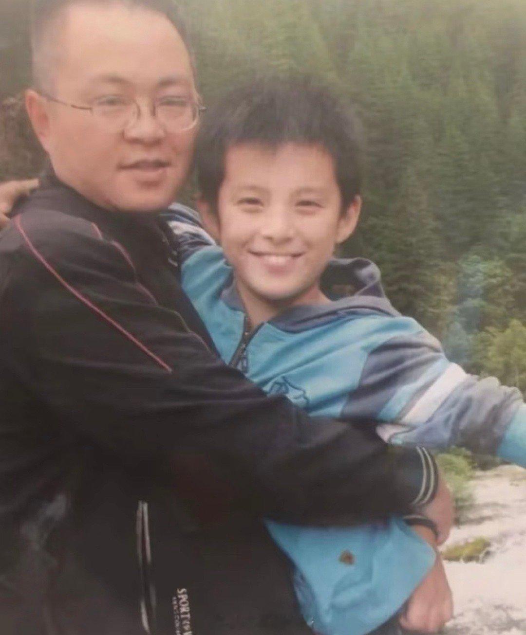 王鹤棣父子照 ​​​