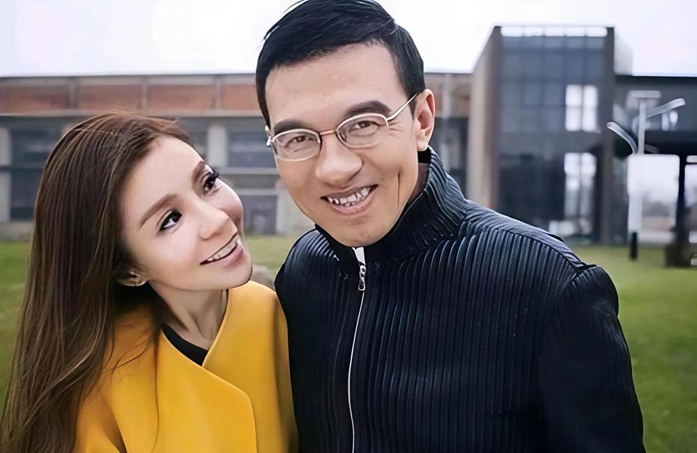 零下五度，朱迅薄礼服站了两小时，却被骂“老了”。
这帮人是不是瞎？
零下五度，薄