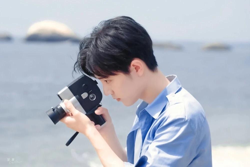 肖战 摄影师蓝朋友上线了！真好看！台湾中视称藏海传是近五年最强古装剧