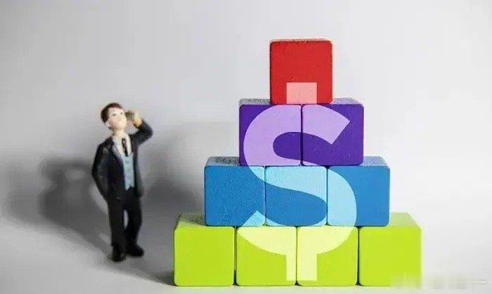 A股三大指数涨跌不一，两市4400只股票下跌我们先来看今日股市的行情，A股三大指