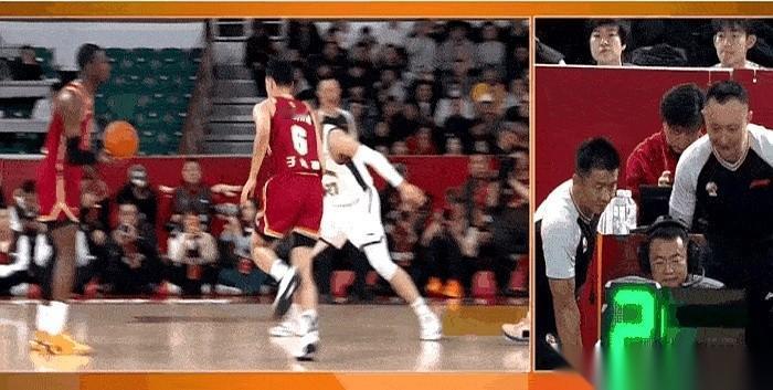 迪亚洛这一球，进了。
球在空中划过一道弧线，应声入网。但他的身体还在下落，手臂猛