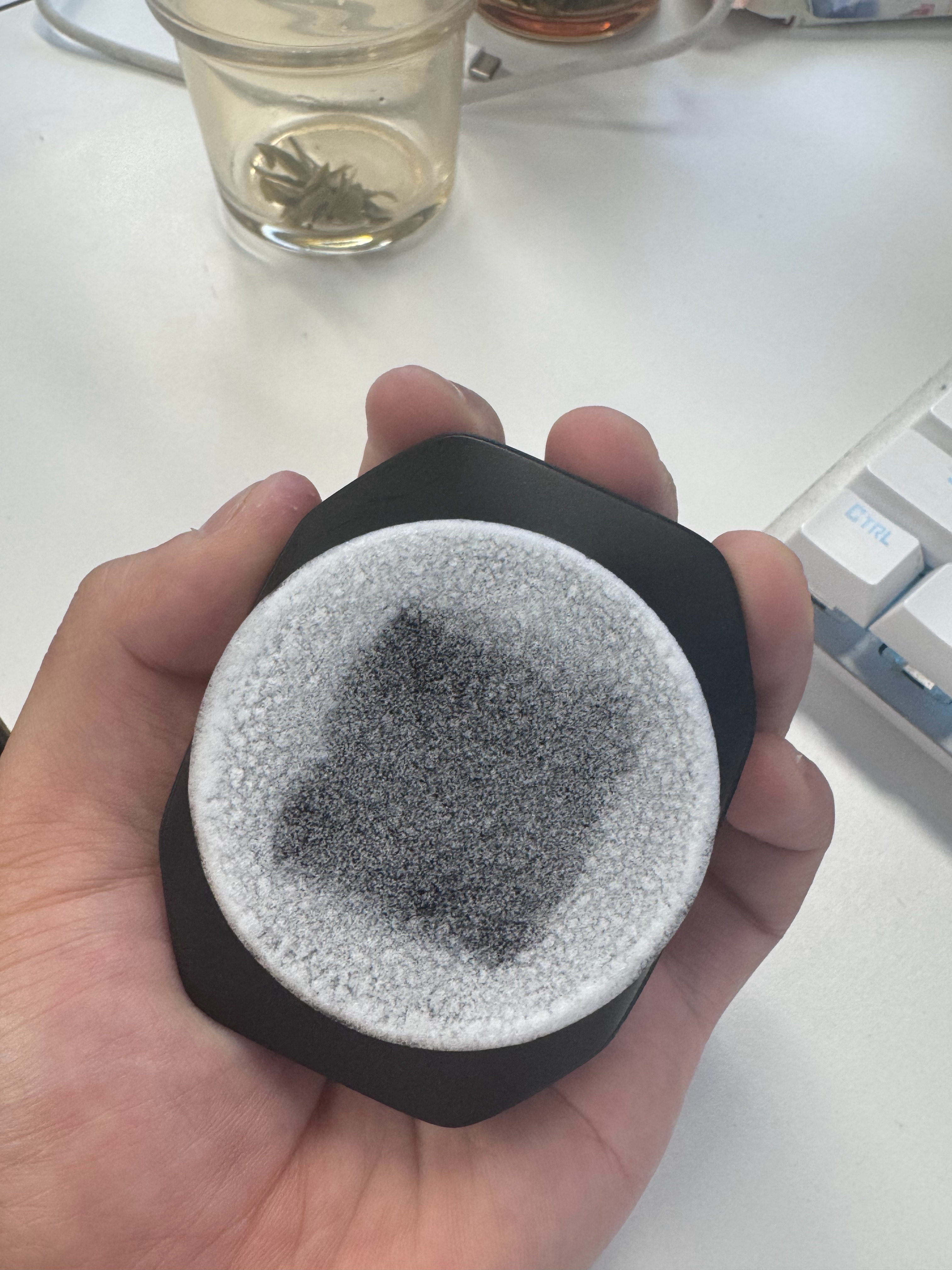 夏天快到了，是时候掏出我的散热背夹了。 