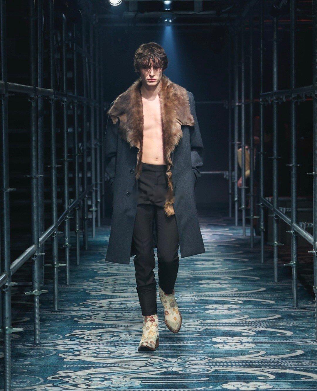 PRADA米兰男装周大秀毫不意外的吸引了全球时尚圈和媒体的目光，Prada202