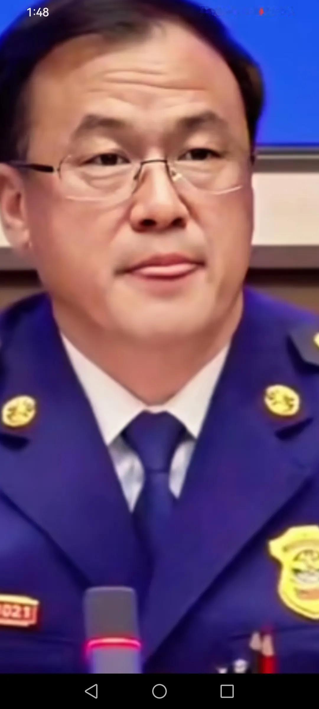 国家消防救援局李万峰局长说的这句话令国人拍手叫好
“要人性化治理电动车
电动车不