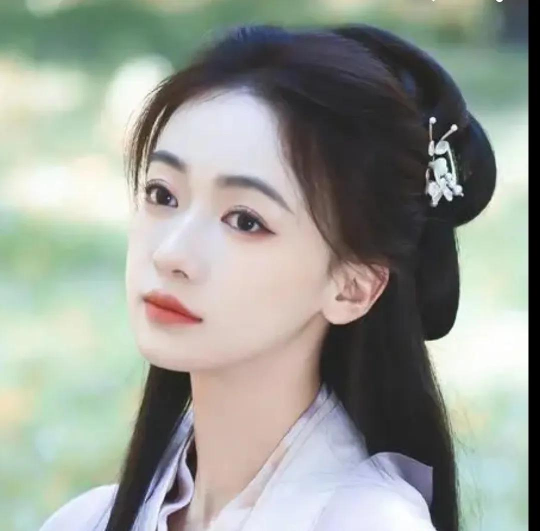 吴谨言她突然官宣结婚，在事业上升期选择结婚，令外界感到意外。
1. 婚讯公布引发