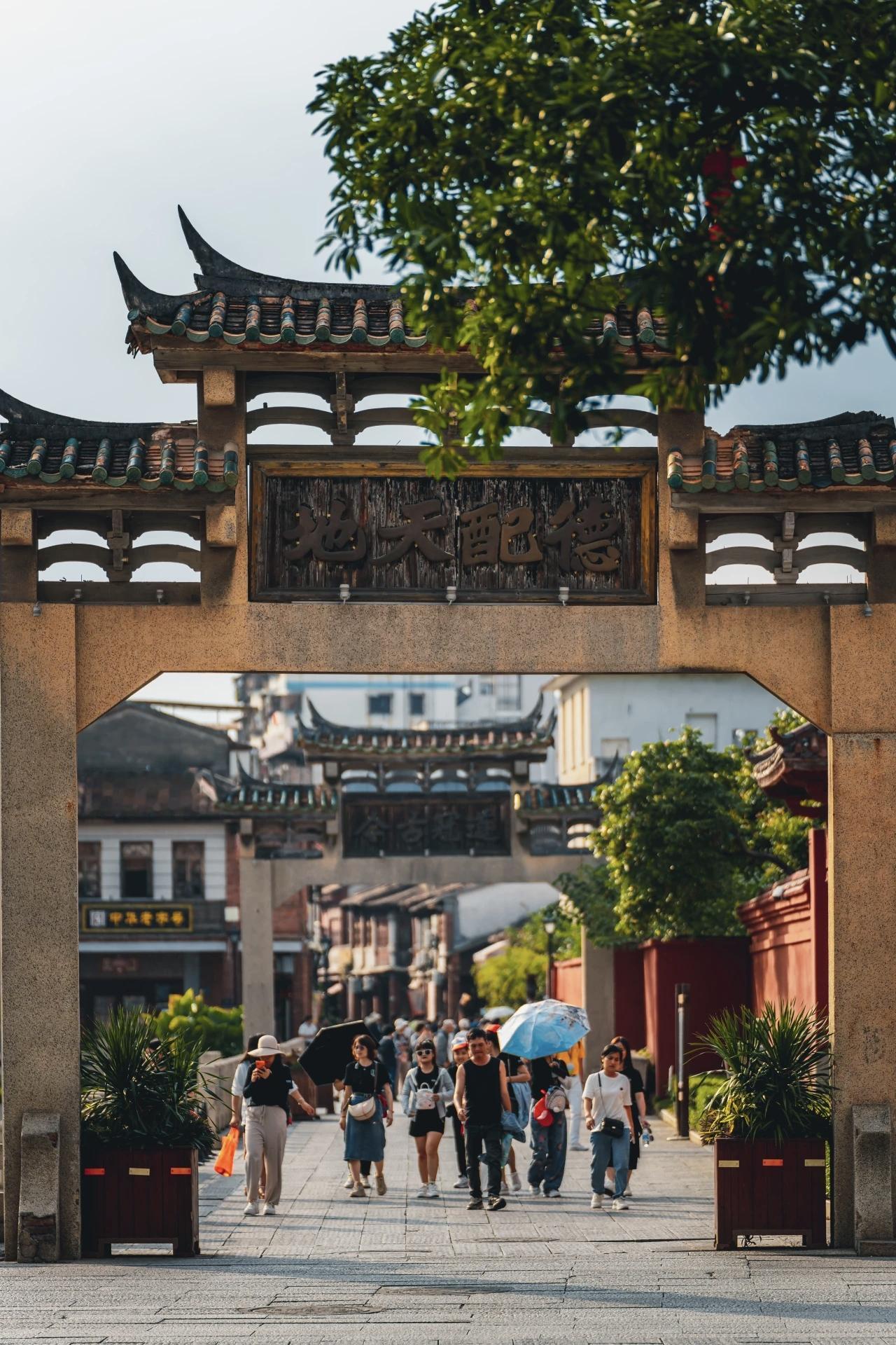 【比起刻意养生，过好日常生活更重要】
        这个观点特别通透，甚至可以
