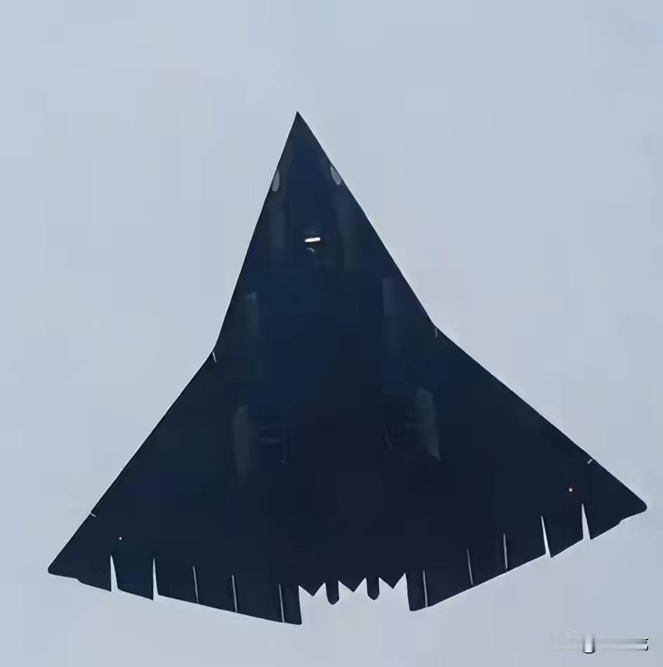 歼-36这研发速度也太顶了！美媒都看呆了，1月29号第四架原型机首飞，跟第三架就