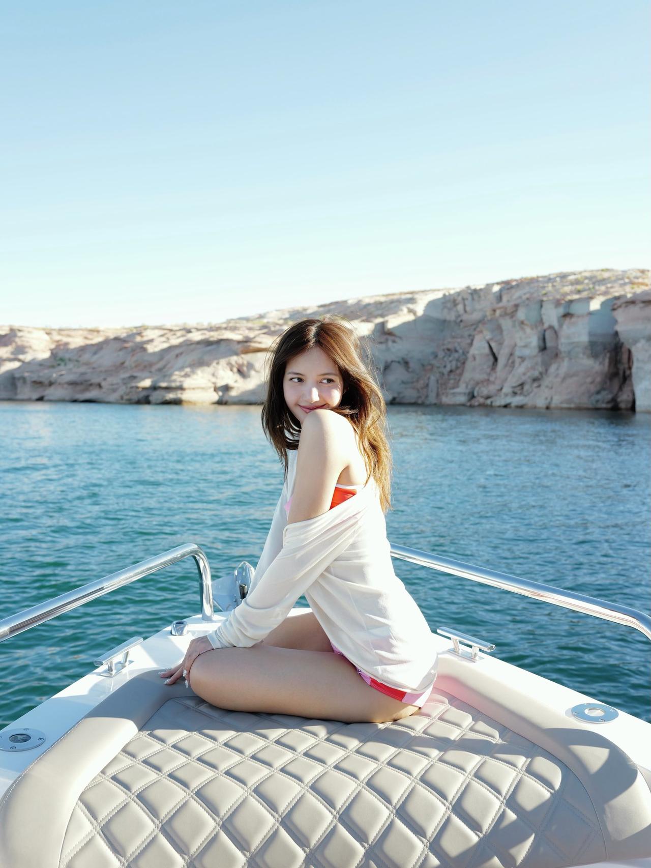 Lisa 出海度假。