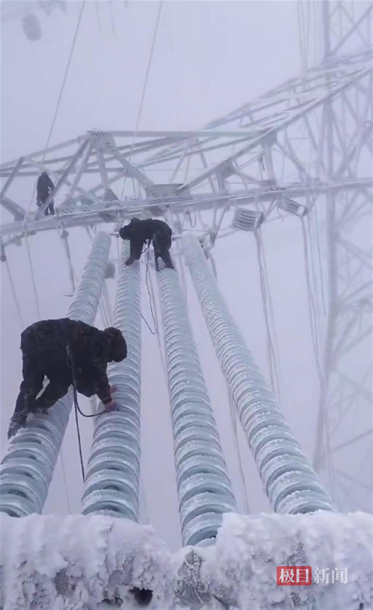 小伙雪天百米高空作业攒钱为儿子治病 【 对话雪天在百米高空作业小伙 ：努力攒钱为