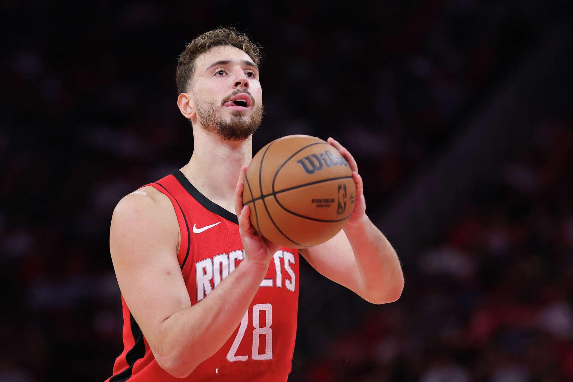 申京今天VS雷霆表现出色，拿到火箭生涯的第10次三双，使其正式加入詹姆斯-哈登与