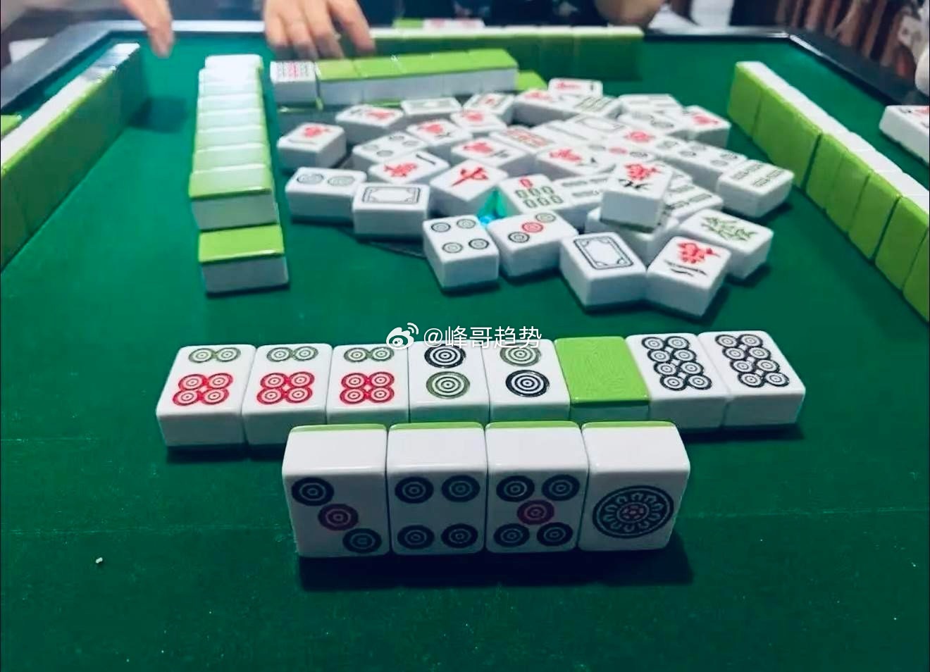 今天进行了修复，但差点意思，主要是下午冲高回落的走势，资金选择了低位方向，上午科