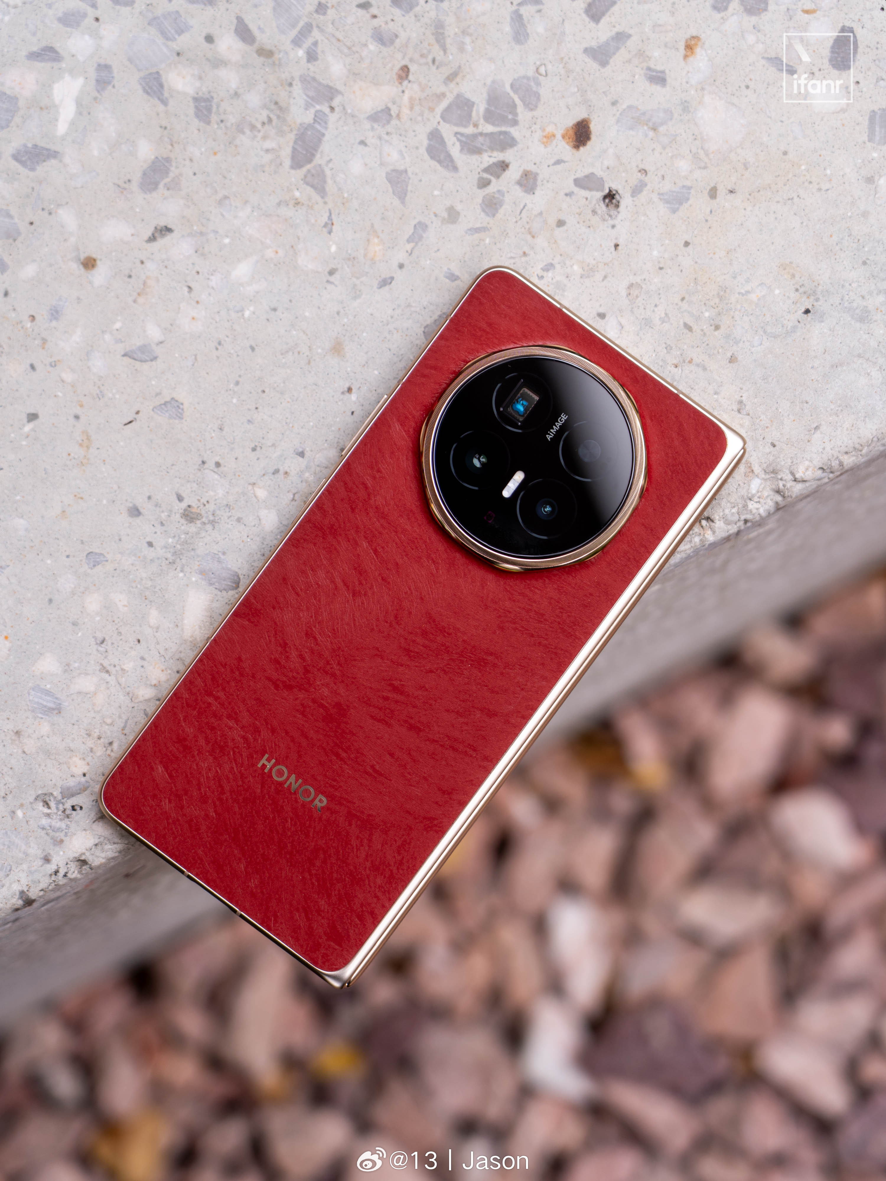 荣耀MagicV6折叠屏轻薄纪录保持者 确实很薄。 