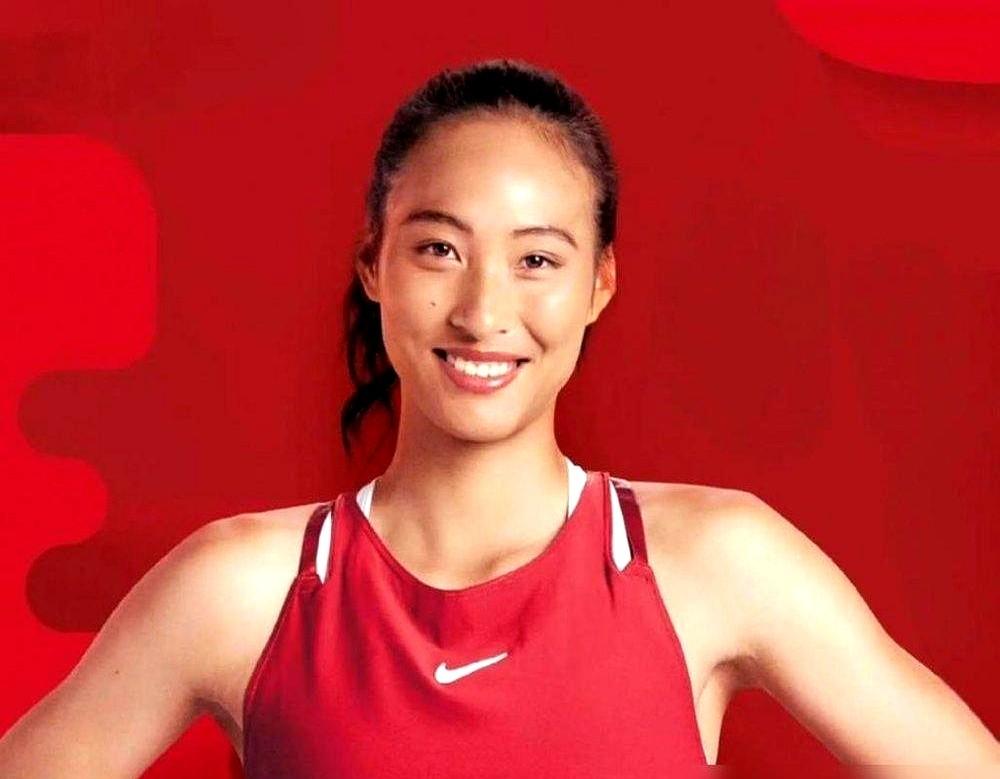中网办了二十多年，头一回有本土选手杀进单打决赛。

7-5、6-2，郑钦文2比0