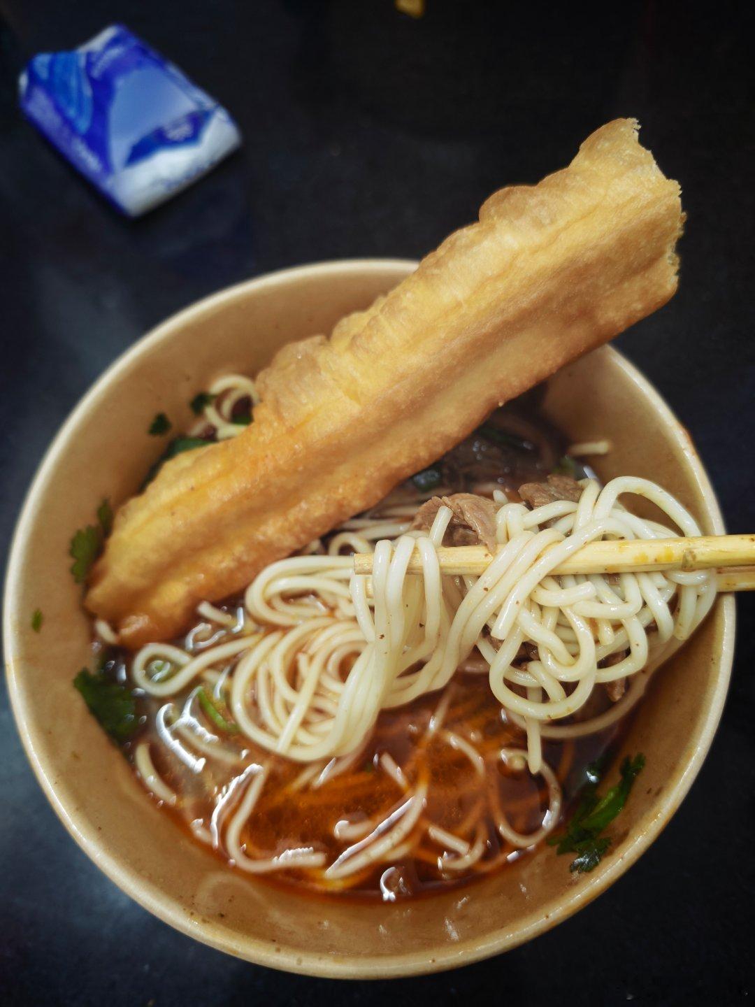 油条泡面 开启元气满满的一天 今天高低收俩车要 武汉