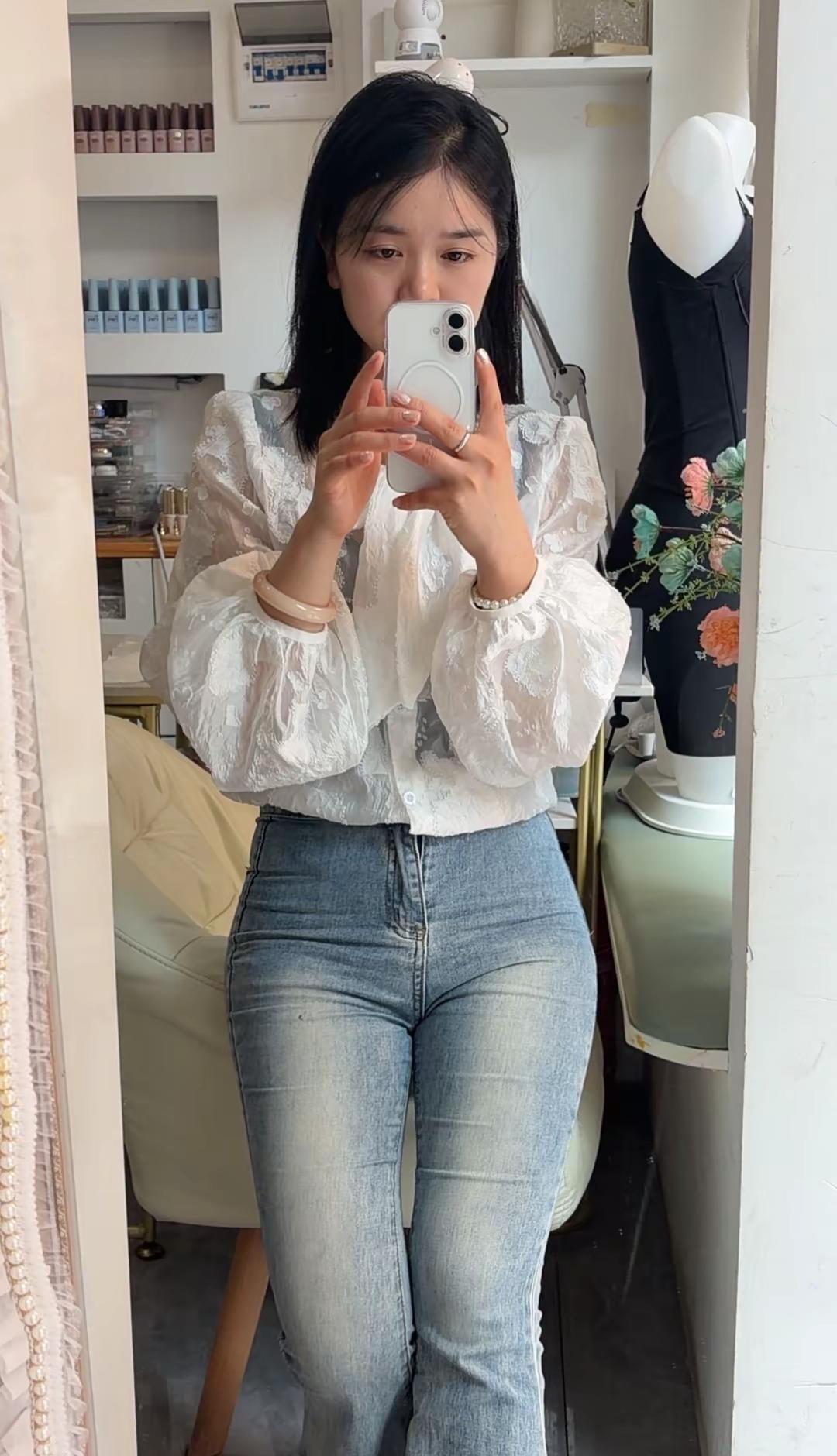 贵州女孩90后牛仔裤穿搭身材等一个人出现