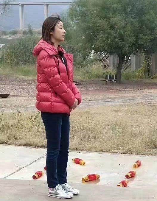 现在才发现，林心如没了美颜长这样，比普通人耐看，不愧是明星。 