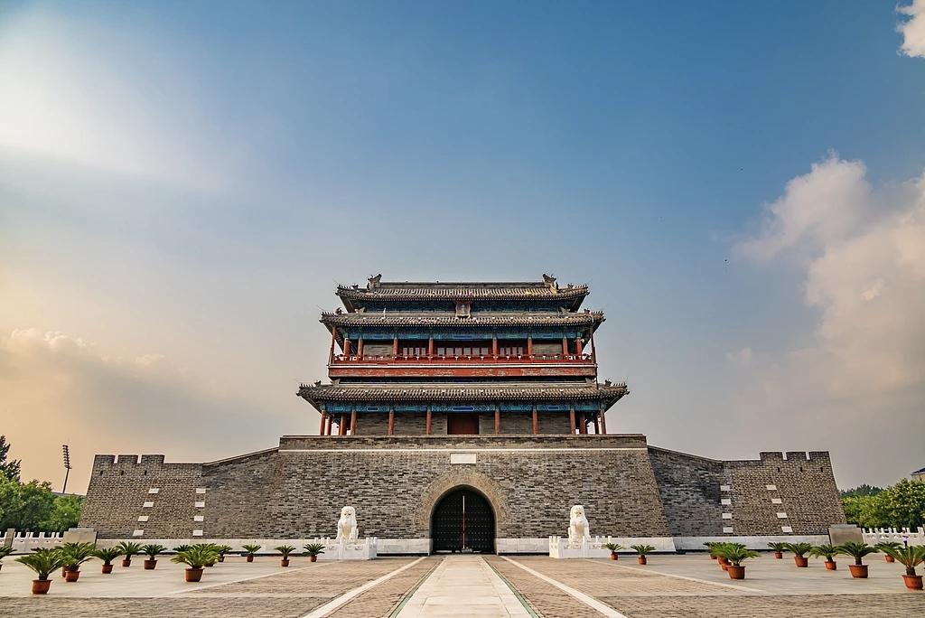 如果不单单从城市的经济发展水平和消费水平来说，去北京旅游才是真的有性价比。
来过