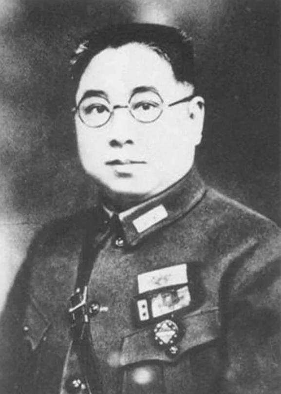 张辉瓒被捕时求饶：“润之，你不要杀我！我有钱，我会叫我老婆拿钱、拿枪弹、拿红军所