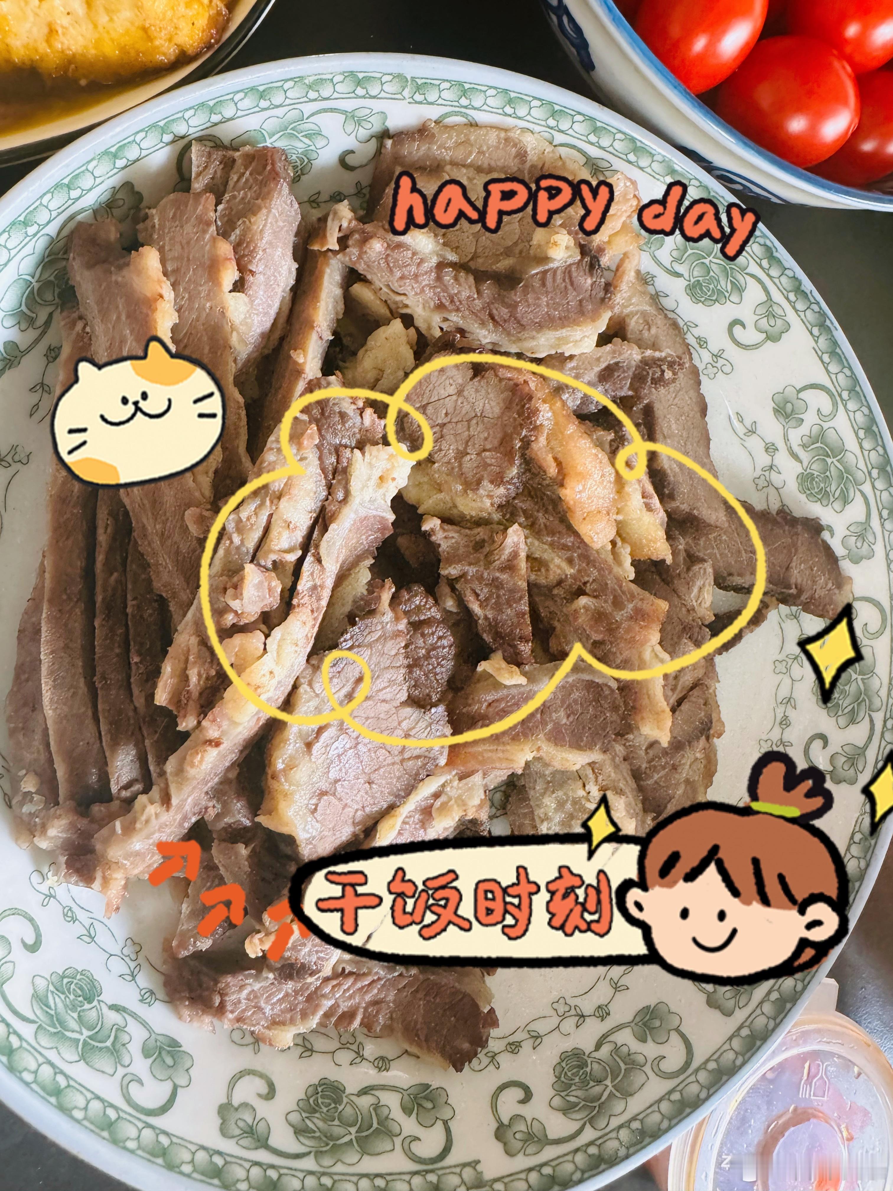 今日早餐牛肉配圣女果 ，一口下去，能量满满，清甜相伴，平凡日子，简单美好。 ​​