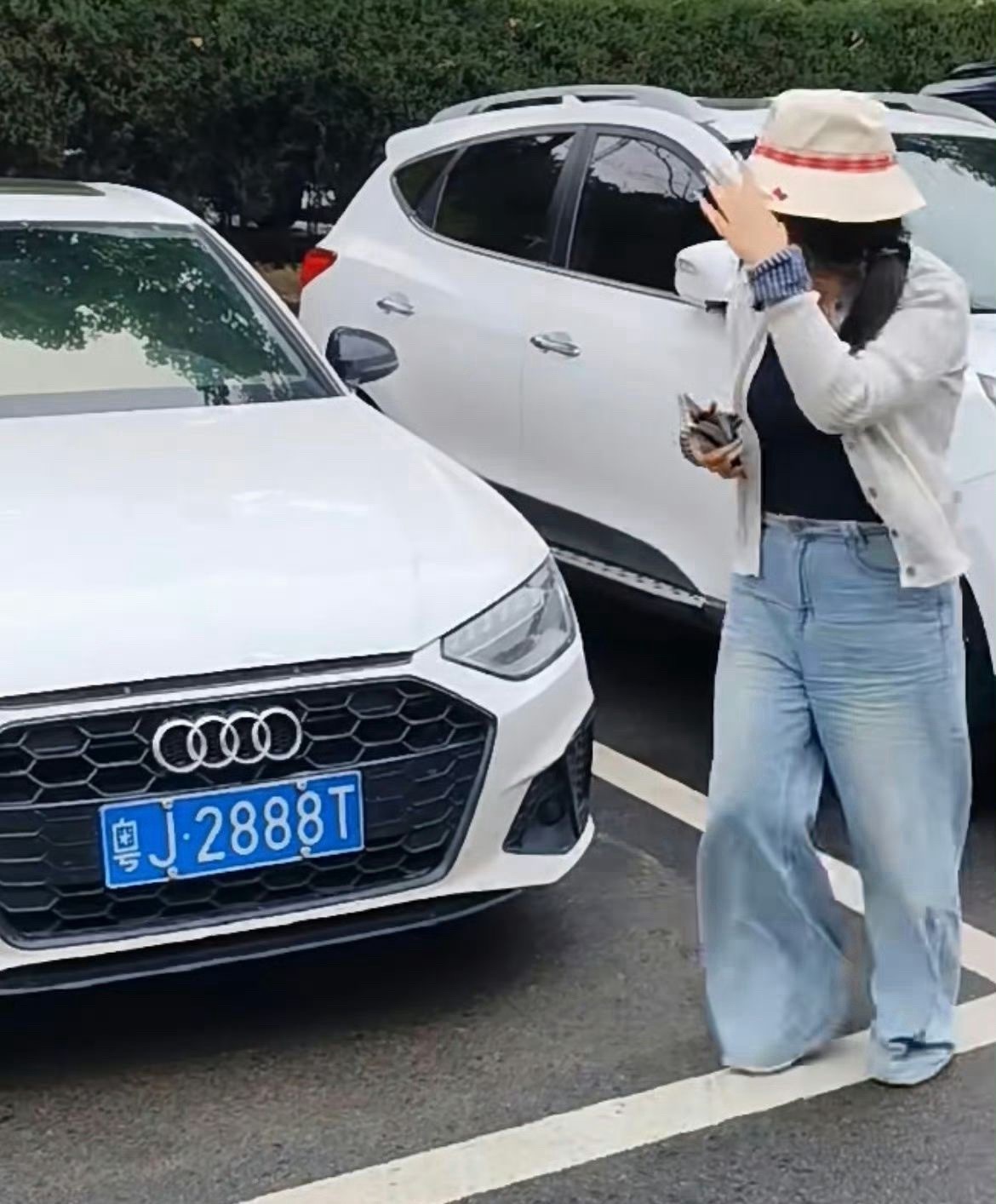 这个梗现在已经有点变成互联网连续剧了，据说火到抖音去了，神人！把握一下2024 
