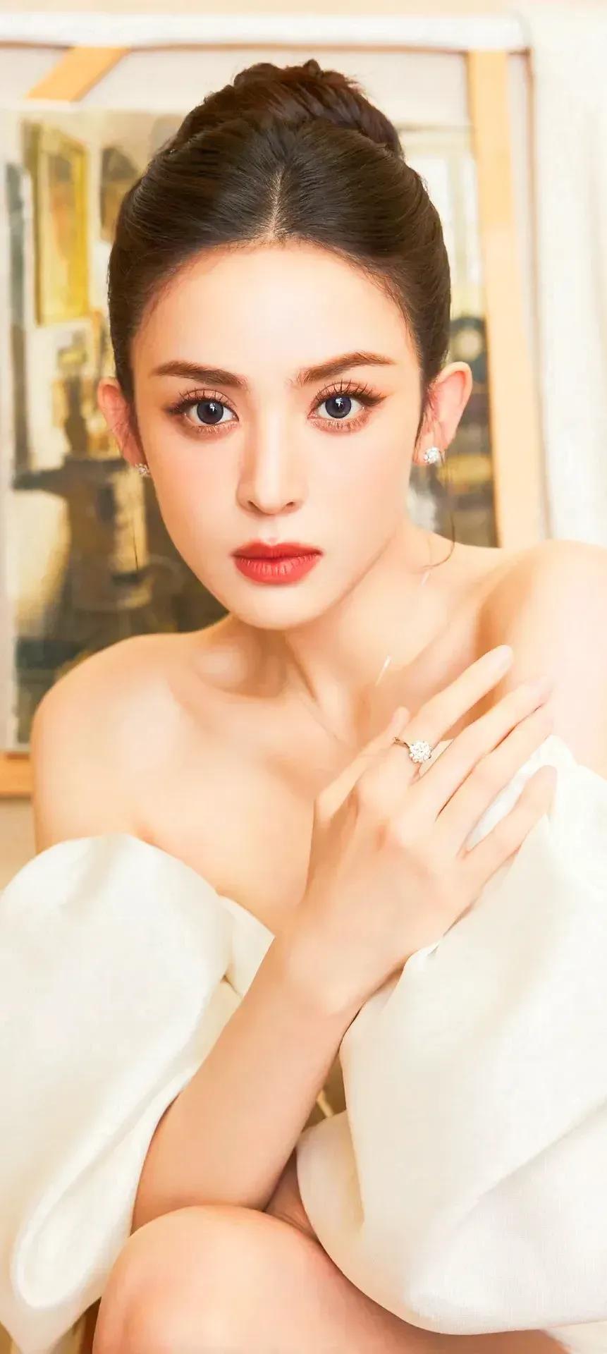 #女明星谁最美# #明星美图# #惊艳女神# #古力娜扎#
达人推荐 女主角唇泥