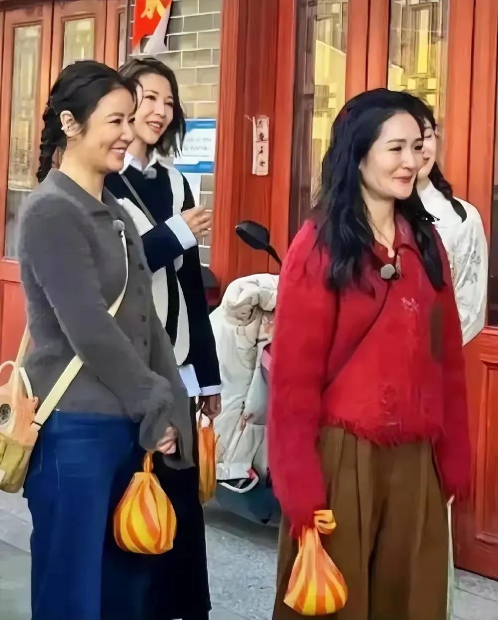 林心如不装了，谢娜摊牌了，蔡少芬彻底放开了！都是当妈的人了，少女感对于她们来说已