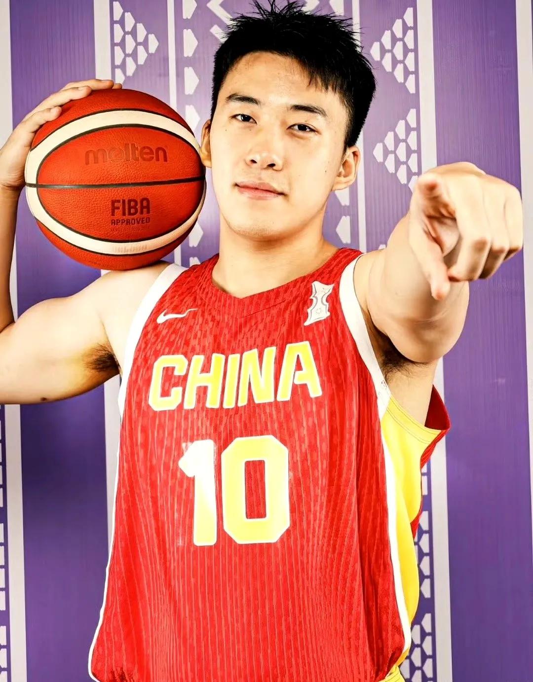 亚洲杯首场比赛，中国男篮险些被逆转，20年前亚锦赛中国队曾以98-10大胜沙特。
