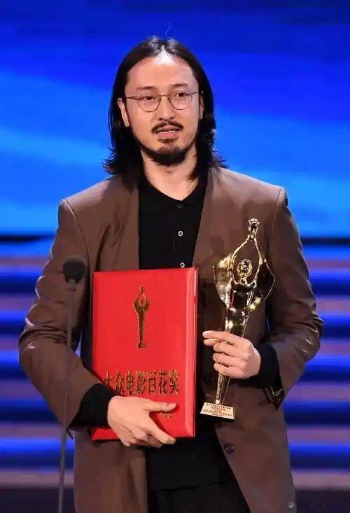 王传君终于原谅爱情公寓了。演戏没的说是肯定的，同时一直觉得王传君是个很有态度的人