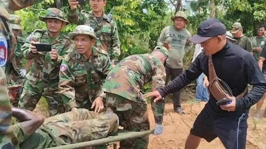 [月亮]全世界都在围观柬埔寨被泰国暴揍，但就是没人为柬埔寨发声。说实话，之所以会