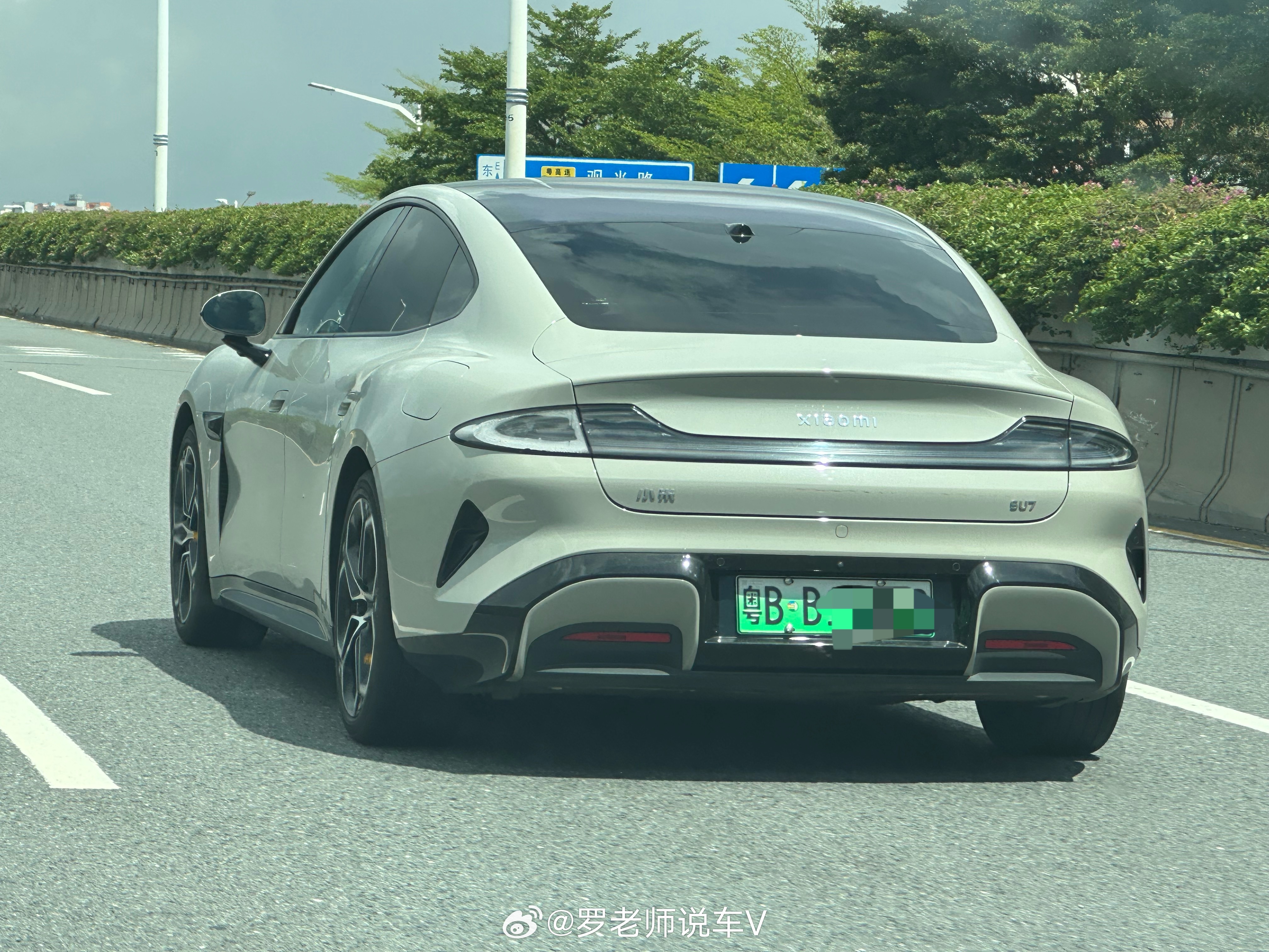 小米这大灯在广东有点水土不服嘛[允悲]广东可是潮湿得很噢汽场全开 ​​​