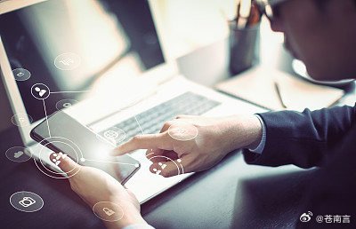 我的网络成长故事十年网事藏着小美好 转眼间，在微博这个平台已走过15年。最初，这