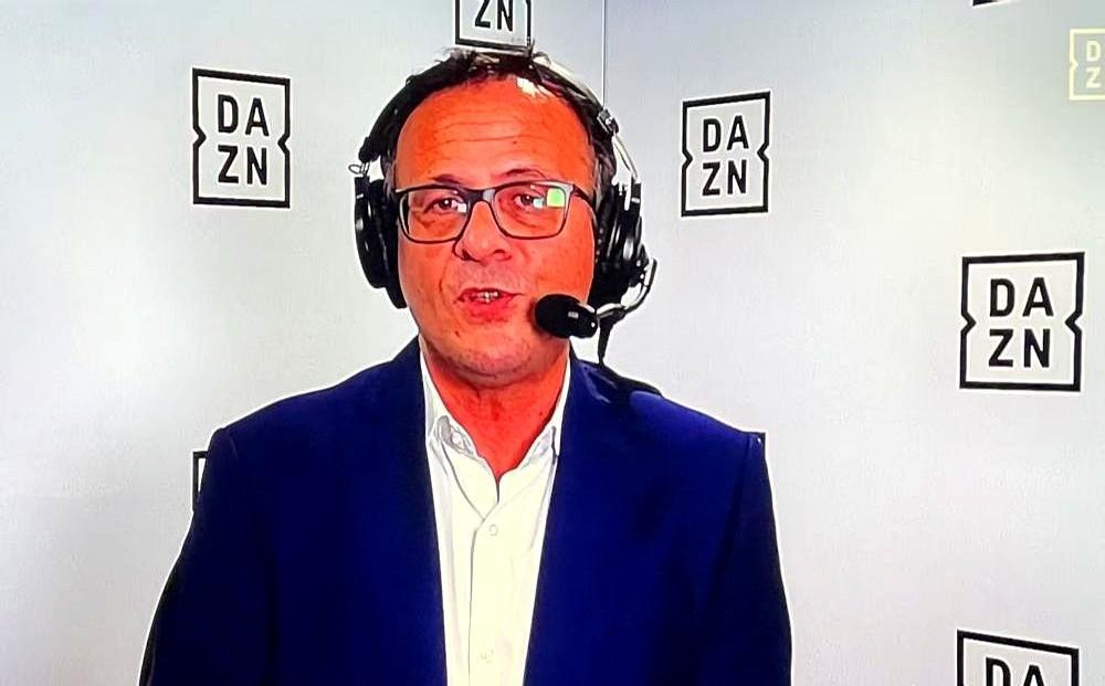 同样是禁区里伸腿，达米安被判了点球，到了弗拉泰西身上，就成了“接触太轻微”。
