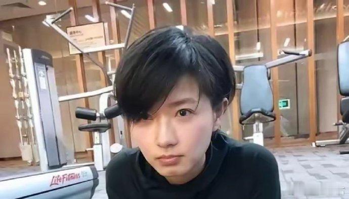 因长得太漂亮被导演狂追，却因拒绝追求无戏可拍，今搭档胡歌走红 
