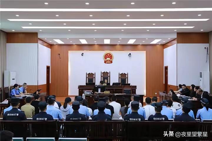 微信售卖“六合彩”，17人悉数落网！

自2022年3月起，吴某国等3人在微信上